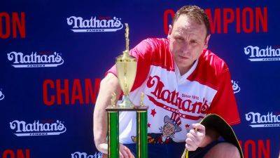Joey Chestnut shows no rust as he downs 57 hot dogs in competition at Fort Bliss - foxnews.com - New York - state Texas - county Island