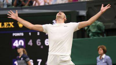 Rafael Nadal - Carlos Alcaraz - Alexander Zverev - Dominic Thiem - Taylor Fritz - Taylor Fritz beats Alexander Zverev to reach Wimbledon quarters - ESPN - espn.com - France - Germany - Usa - state California