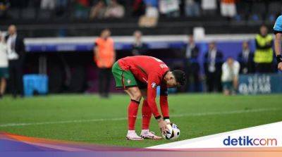 Ronaldo Ajarkan Esensi Hidup Lewat Drama di Portugal Vs Slovenia