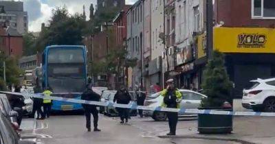 LIVE Armed police descend on Oldham high street as traffic brought to standstill - updates - manchestereveningnews.co.uk - county Oldham