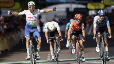 Tadej Pogacar - Tom Pidcock - Jonas Vingegaard - Anthony Turgis emerges from gravel traps on dramatic Tour stage - rte.ie - France - Ireland - Slovenia