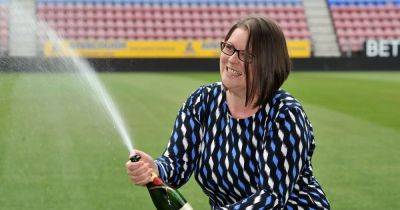 Midwife on lunch break checked her emails to find she had £1m in the bank - manchestereveningnews.co.uk - Mauritius