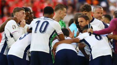 England players love Southgate, Shaw says