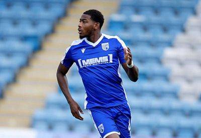 Defender Zech Medley, who played for Gillingham on loan from Arsenal, joins League 2 rivals Fleetwood Town