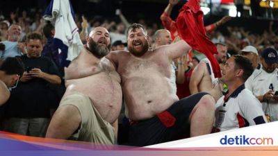Aksi Buka Baju Supporter Inggris Saat Timnas Masuk Final Euro 2024 - sport.detik.com
