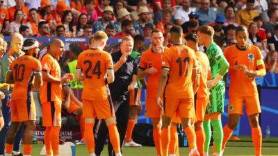 Three changes for attack-minded Dutch, two for Romania