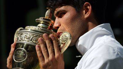 Carlos Alcaraz sweeps Novak Djokovic, wins 2nd Wimbledon title - ESPN