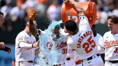 Orioles capitalize on bizarre Yankees fielding mistakes to pull off incredible victory