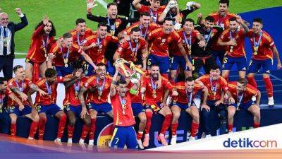 Spanyol Raja Eropa, Rodri Pemain Terbaik, Yamal Pemain Muda Terbaik - sport.detik.com