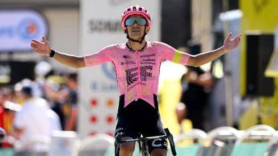 Richard Carapaz takes stage as Tadej Pogacar maintains Tour de France lead