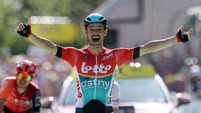 Wout Van-Aert - Bay - Jonas Vingegaard - Campenaerts prevails in three-man sprint to win Tour de France stage 18 - channelnewsasia.com - France - Belgium - Slovenia - Jersey