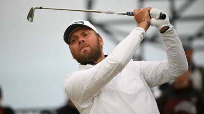 Daniel Brown claims 1-shot lead after opening round of British Open in his major debut