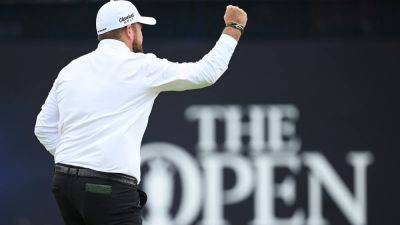 Shane Lowry keeps cool to take clubhouse lead at the Open