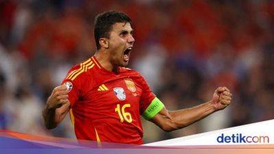 Ferran Torres - Pep Guardiola - Roja La-Furia - Pep: Rodri Pantas Raih Ballon d'Or 2024 - sport.detik.com