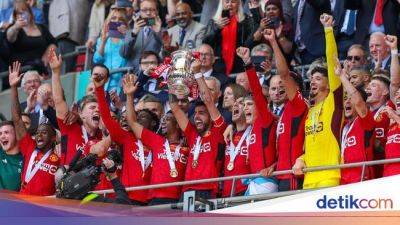 Chicharito: Juara Piala FA Menandakan MU Sudah di Jalur yang Benar