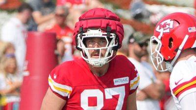 Travis Kelce pushes teammate in heated skirmish during Chiefs training camp