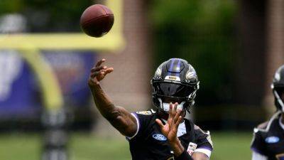 Lamar Jackson lasts just one hour in return to Ravens practice - ESPN