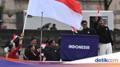 Potret Kontingen Indonesia di Atas Kapal Saat Pembukaan Olimpiade Paris 2024