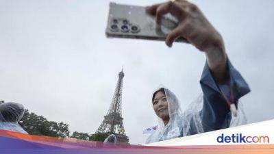 Meriah Parade Atlet Meski Pembukaan Olimpiade Paris Diguyur Hujan Deras