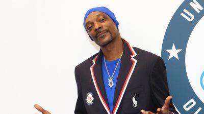 Snoop Dogg celebrates with US swimmer's wife during gold medal race in heartwarming moment