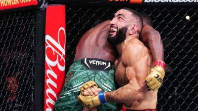 Belal Muhammad wrestles away Leon Edwards' crown at UFC 304 - ESPN