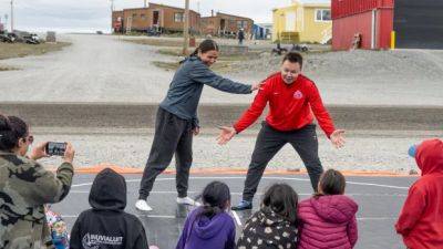 Can I (I) - Inuit wrestling match brings all ages to the mat in Ulukhaktok, N.W.T. - cbc.ca