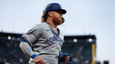Mariners get Justin Turner in trade with Blue Jays - ESPN