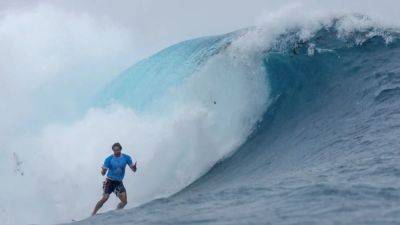 Surfing-Competition off as storm wrecks perfect Tahitian surf