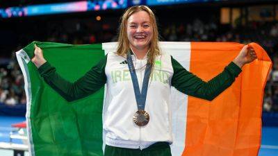 Paris 2024: Joy for Mona McSharry in taking 100m breaststroke bronze