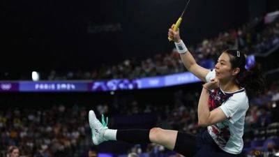 Badminton-After Tokyo fan ban, players struggle to see shuttlecock in Paris crowds
