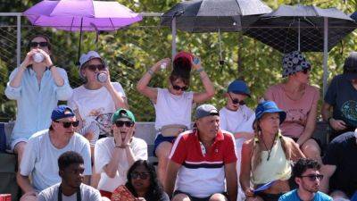 Singles players allowed 10-minute break due to extreme heat