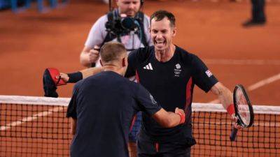 Murray makes another great escape to keep career alive