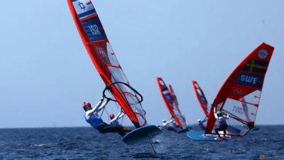 Sailing-Debut women's windsurfing marathon abandoned as wind wanes