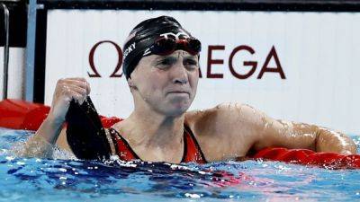 Ledecky retains 1,500m freestyle title, re-writes record books