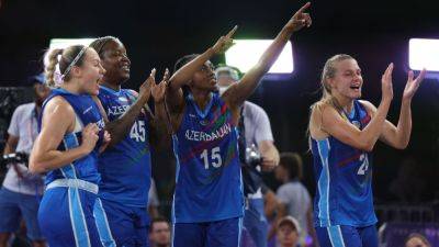 Hailey Van-Lith - Paris Olympics - U.S. women lose to Azerbaijan in 3x3 Olympic hoops; 0-2 in pool play - ESPN - espn.com - France - Germany - Spain - Australia - China - Azerbaijan