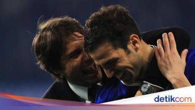 Fabregas Nantikan Duel dengan Conte