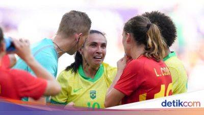 Kartu Merah yang Bikin Air Mata Legenda Brasil Marta Tumpah