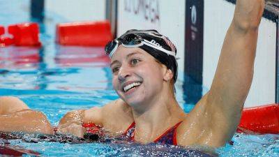 Kate Douglass, Summer McIntosh win Olympic swimming gold - ESPN