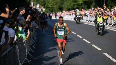 Olympics 2024: Tamirat Tola wins gold in brutal men's marathon - ESPN