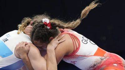 Watch Canadian Ana Paula Godinez wrestle for Olympic bronze