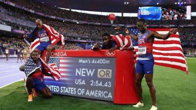 U.S. men, women take gold in 4x400m relays at Paris Olympics - ESPN