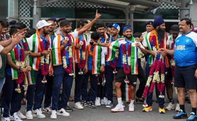 Manu Bhaker - Harmanpreet Singh - Indian Hockey Team Members Return Home Amid Much Fanfare - sports.ndtv.com - France - Spain - India