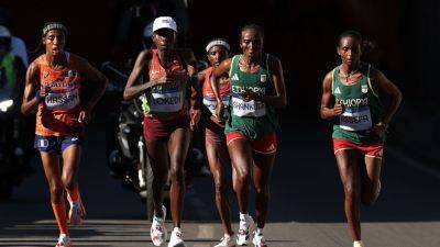 Olympics 2024: Sifan Hassan wins gold in dramatic Paris marathon - ESPN