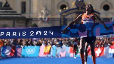 Michael Johnson - 'How is this possible?' Hassan completes gruelling Paris run with marathon gold - channelnewsasia.com - France - Ethiopia - Czech Republic