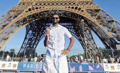 Paris Olympics - Sachin Tendulkar - With Hockey Bronze, PR Sreejesh Poses In Traditional Costume In Front Of Eifel Tower - sports.ndtv.com - Spain - India