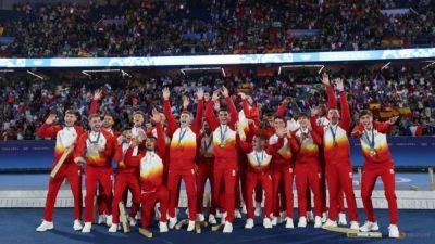 Spain's men reassert dominance, US women reclaim throne