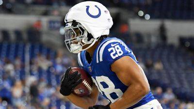 Denver Broncos - Jonathan Taylor - Anthony Richardson - Colts star Jonathan Taylor wears Guardian Cap in preseason game vs Broncos - foxnews.com