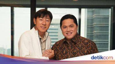 Shin Tae - Erick Thohir - Shin Tae-Yong - Senangnya Erick Thohir Ketemu Shin Tae-yong Lagi - sport.detik.com - Australia - Indonesia - Saudi Arabia