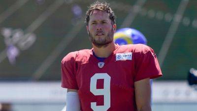 Rams QB Matthew Stafford leaves practice with hamstring issue - ESPN