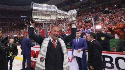 Panthers GM Bill Zito brings Stanley Cup to Brewers clubhouse - ESPN